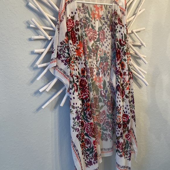 Lightweight Floral Kimono. - Picture 7 of 7